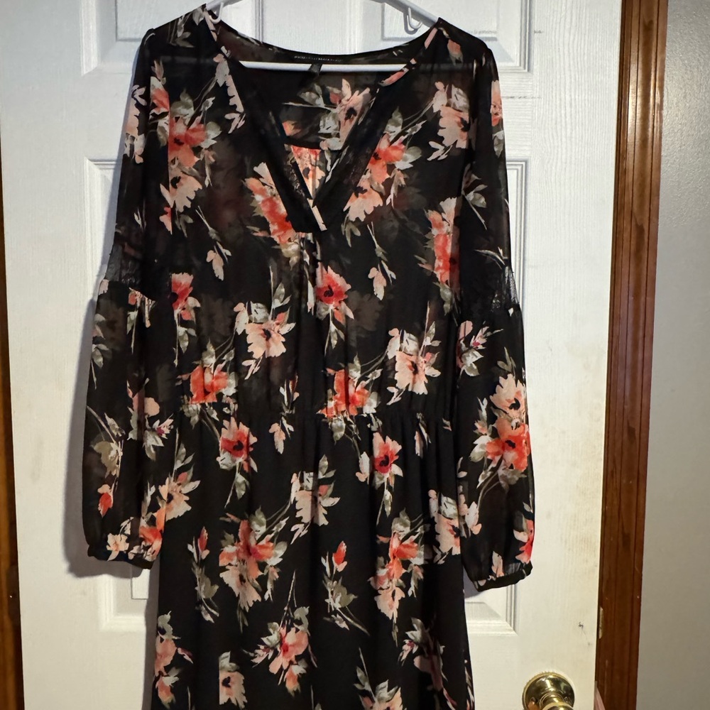 White House Black Market Floral Long Sleeve Dress